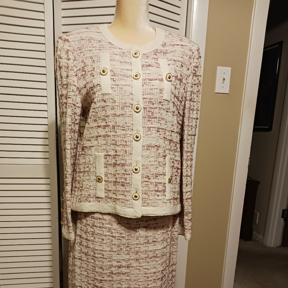 Woman's 2 pc Suit Castleberry size 12